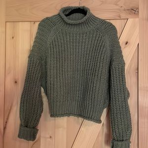 H&M crop sweater size M